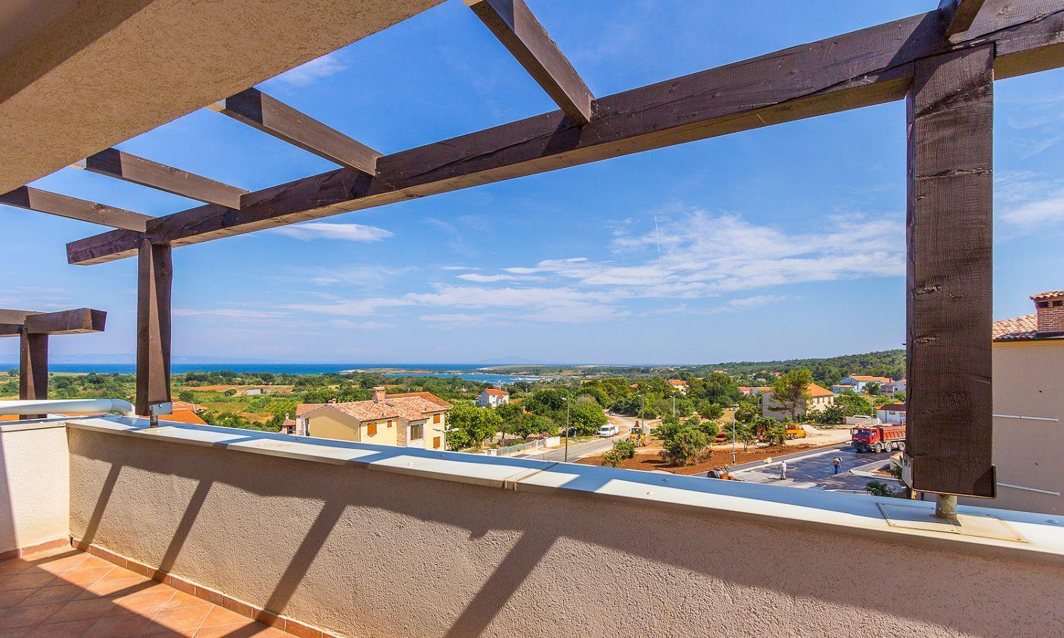 Komfortable Ferienwohnung Mit Balkon Und Meerblick Liznjan Bagian luar foto